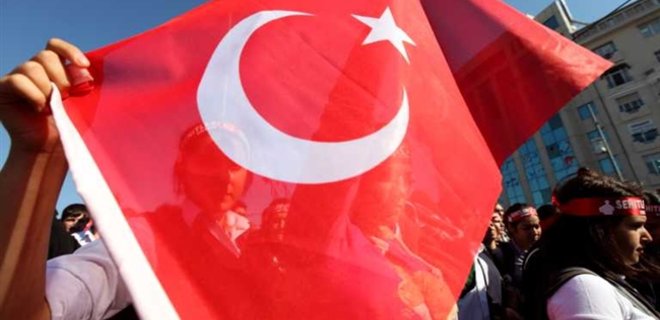 По подозрению в связях с Гюленом уволены 350 турецких дипломатов - Фото