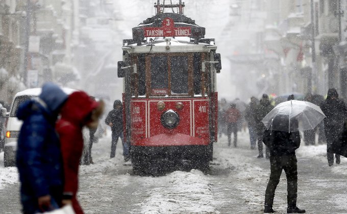 Сильные снегопады в Турции, Босфор закрыт, рейсы отменены: фото