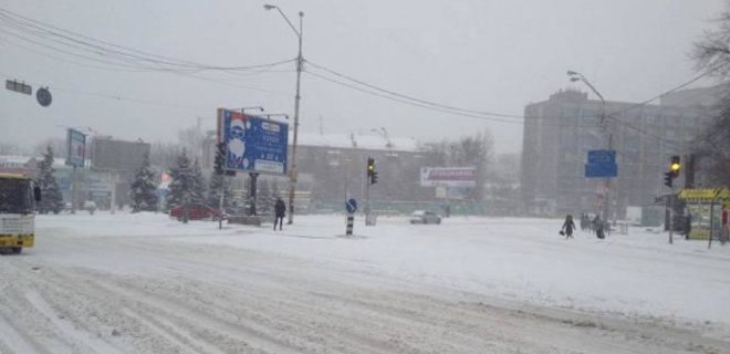 Снегопад в Киеве: чистят дороги, техника не выдерживает - фото - Фото