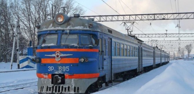 Укрзализныця: из-за непогоды поезда прибывают с опозданием - Фото