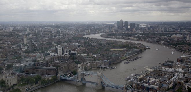 В Лондоне в Темзе обнаружили бомбу - Фото