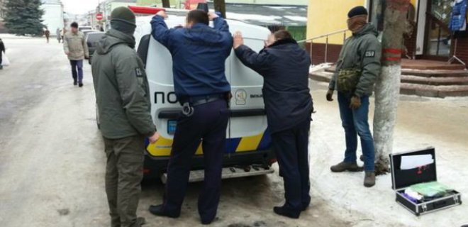 На Львовщине трое полицейских задержаны по подозрению в коррупции - Фото