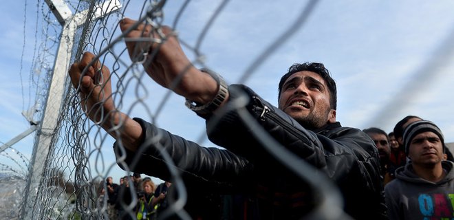 В ФРГ в 2016 почти тысячу раз нападали на центры для мигрантов - Фото