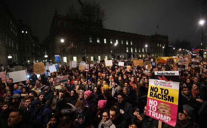 Британцы протестуют против "расистского" указа Трампа: фото