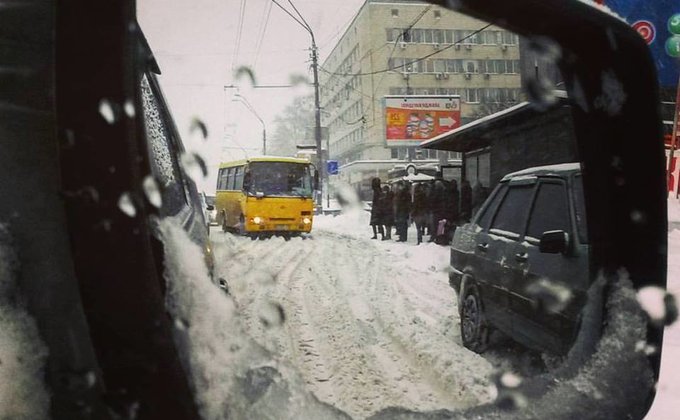 В Украине снегопады, Киев сковали пробки: фото