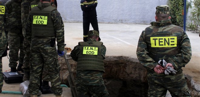 В Греции эвакуировали 70 тыс человек: нашли снаряд Второй мировой - Фото