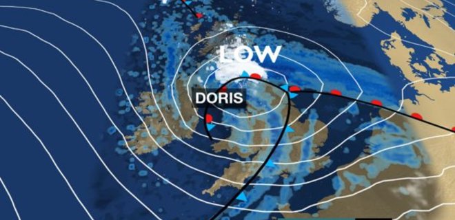 На Великобританию обрушился шторм Дорис - Фото