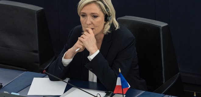 Европарламент лишил Ле Пен депутатской неприкосновенности - Фото