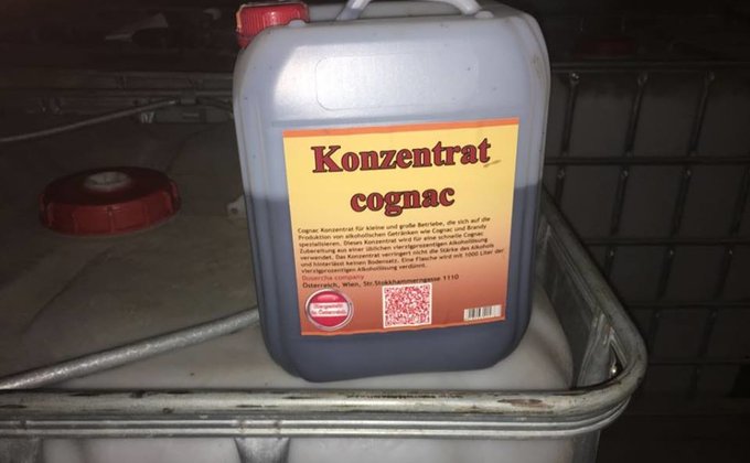 В Киеве выявили 2 подпольных цеха по изготовлению алкоголя: фото