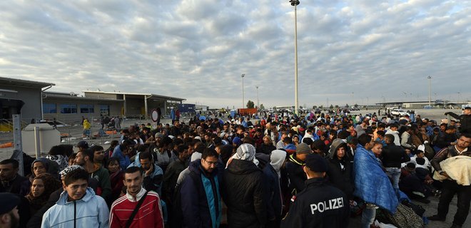 Австрия запрещает беженцам носить паранджу и раздавать Коран - Фото