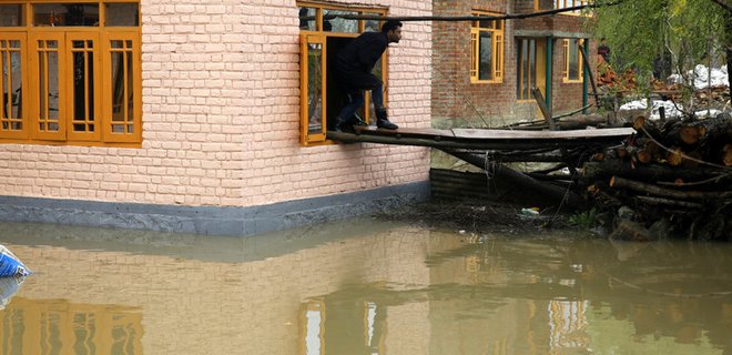 Наводнение в Иране: свыше 30 человек погибли - Фото