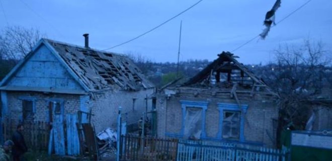 Боевики обстреляли Авдеевку, разрушены жилые дома: фото - Фото