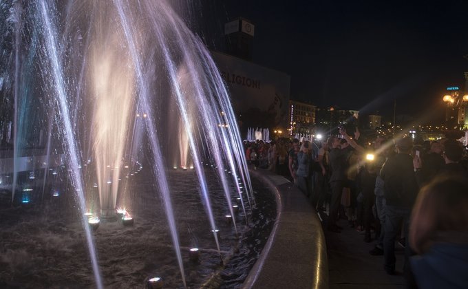 В Киеве на Майдане открыли свето-музыкальный фонтан: фото
