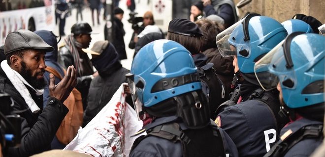 В Италии мафия под прикрытием священника наживалась на мигрантах - Фото