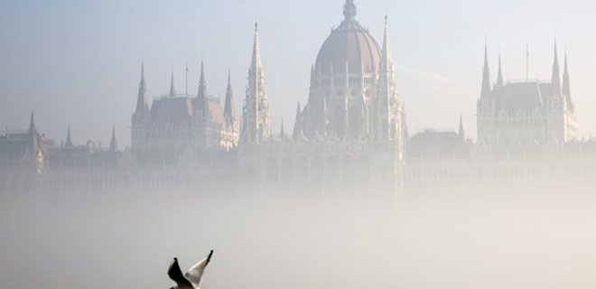 Европарламент призвал ЕС ввести санкции против Венгрии - Фото