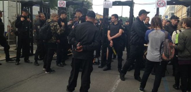 Полиция у противников Марша равенства изъяла газовые баллончики - Фото