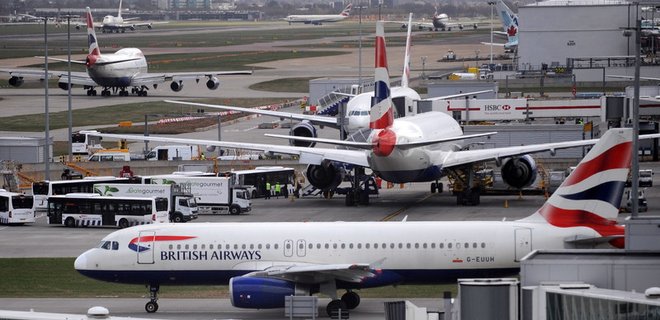 В Лондоне аэропорт временно закрыли из-за неизвестного дрона - Фото