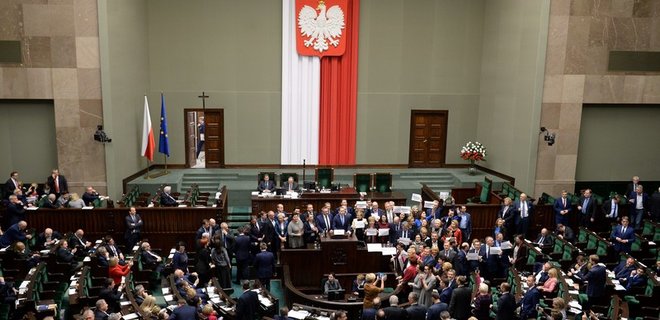 В Польше парламент наделил себя и Минюст правом назначения судей - Фото