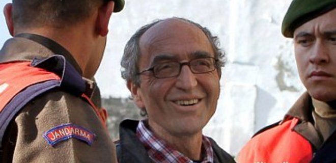 Испания освободила писателя, задержанного по требованию Турции - Фото