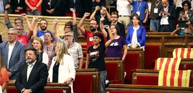 В Испании против лидера и правительства Каталонии открыли дело - Фото