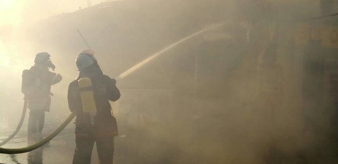 Пожар на рынке Колибрис на столичной Борщаговке ликвидирован - Фото