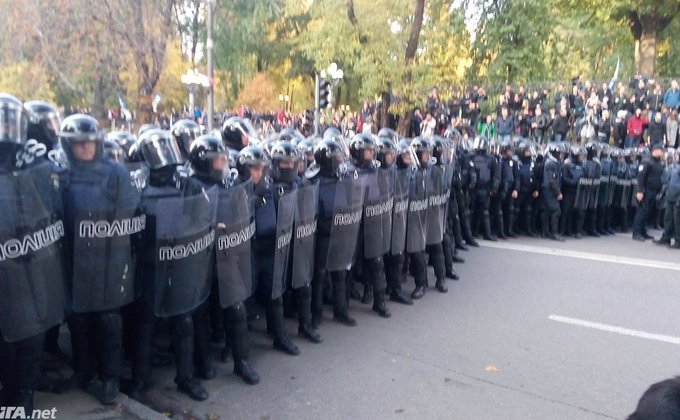 Протесты под Радой: от металлоискателей до столкновений - фото