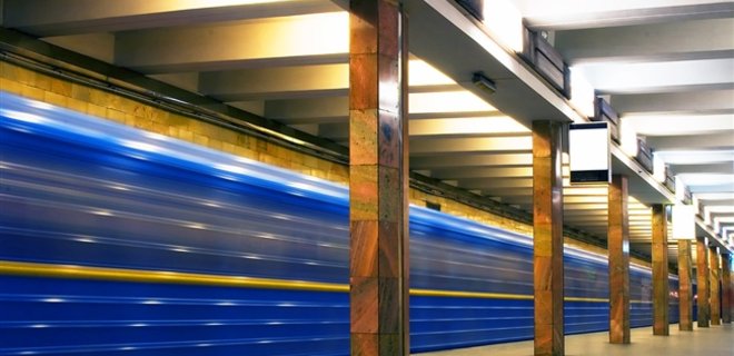 Киевское метро сегодня работает на час дольше из-за матча Динамо - Фото