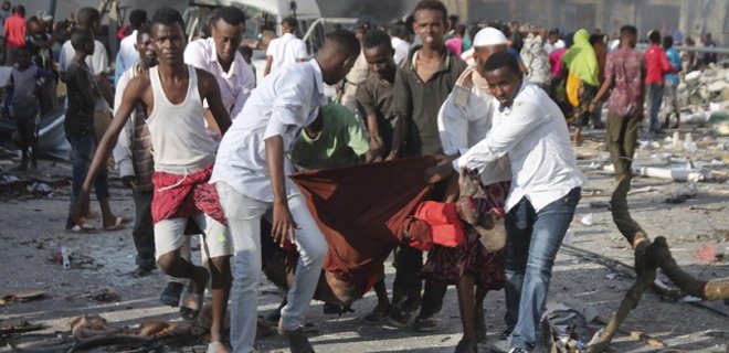 Количество жертв теракта в Сомали превысило 350 человек - Фото