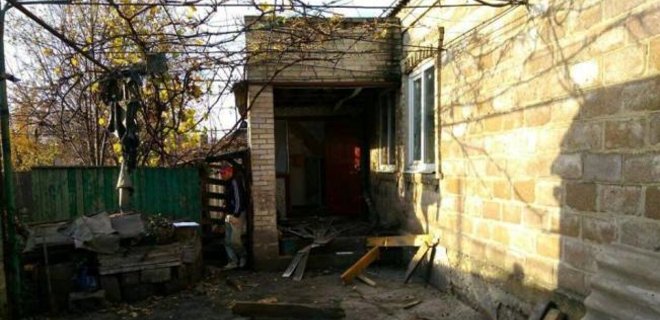 Боевики обстреляли из минометов жилые дома Марьинки: фото - Фото