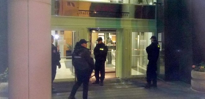 В Польше в здании офиса агентства Reuters произошла стрельба - Фото