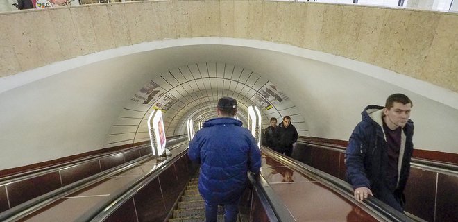 Новые правила киевского метро: петь и обнажаться будет запрещено - Фото