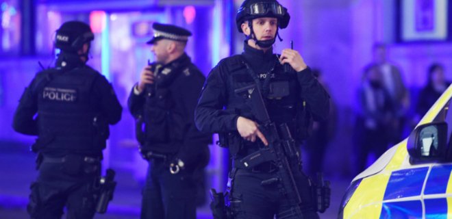 В Британии полиция предотвратила теракт: есть задержанные - Фото