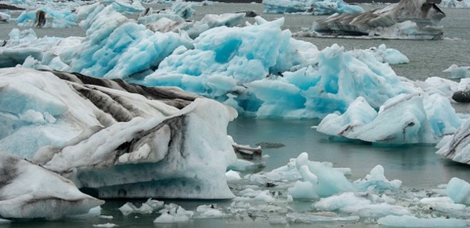NASA показало отколовшийся от ледника огромный айсберг: фото - Фото