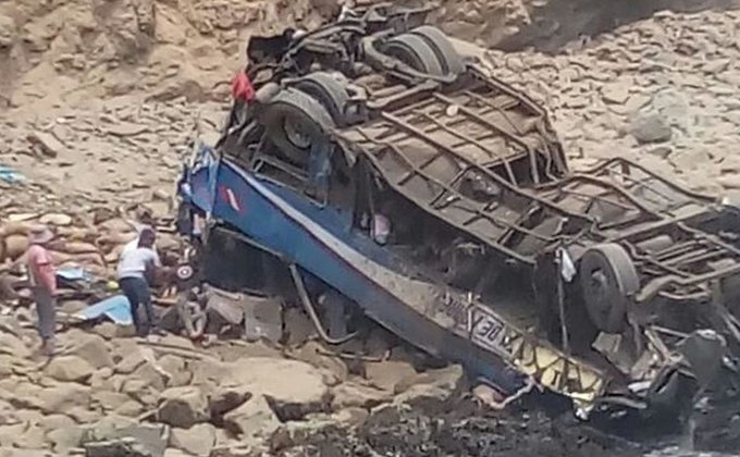 Автокатастрофа в Перу: погибших уже около полусотни - фото