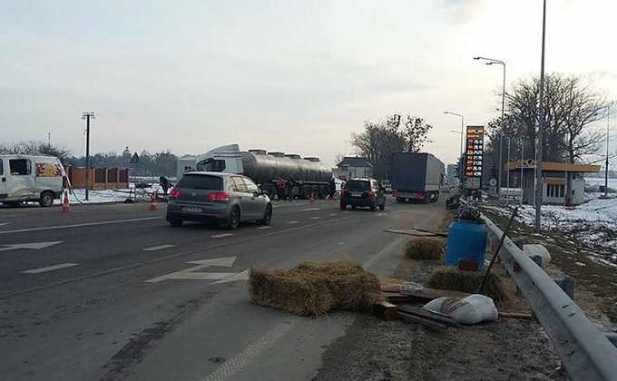 На трассе Киев-Чоп грузовик протаранил авто с цирковыми животными