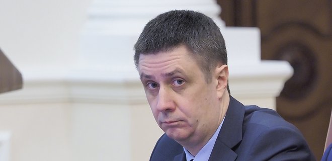 Кириленко поддержал введение санкций против 12 издательств РФ - Фото