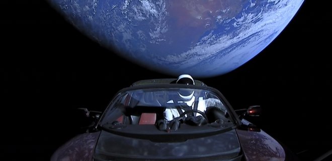 Дрейфующее в космосе авто Tesla получило статус спутника: скрин - Фото