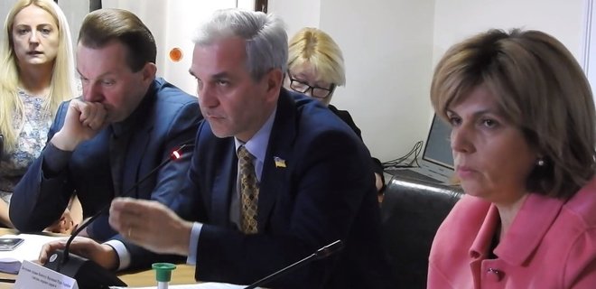 Комитет Рады просит Гройсмана отменить отстранение Амосовой - Фото