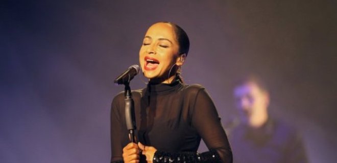 Известная певица Шаде представила первую песню за семь лет - Фото
