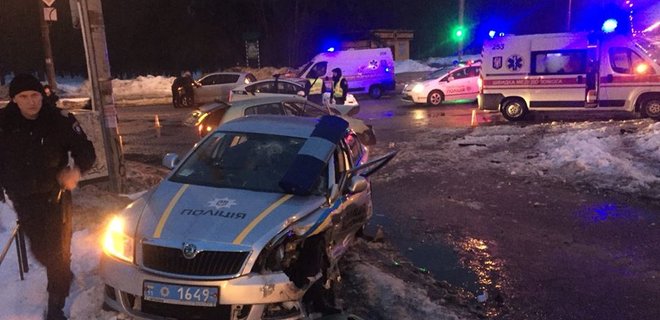 Ночью в Киеве и Ровно пострадали пятеро полицейских - Фото