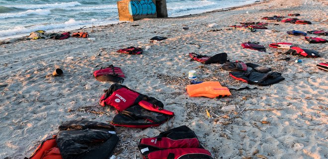 В Средиземном море за выходные спасли более тысячи мигрантов - Фото