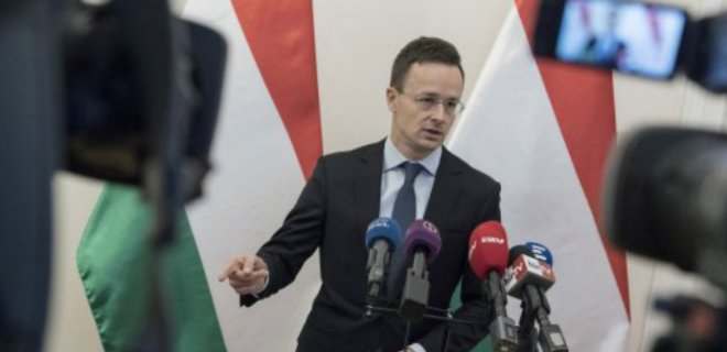 Венгрия выступила против восстановления воинской части в Берегово - Фото