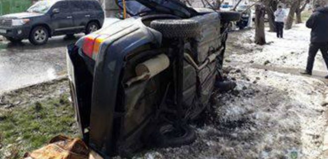 В Одессе Toyota влетела в электроопору: двое погибших - Фото