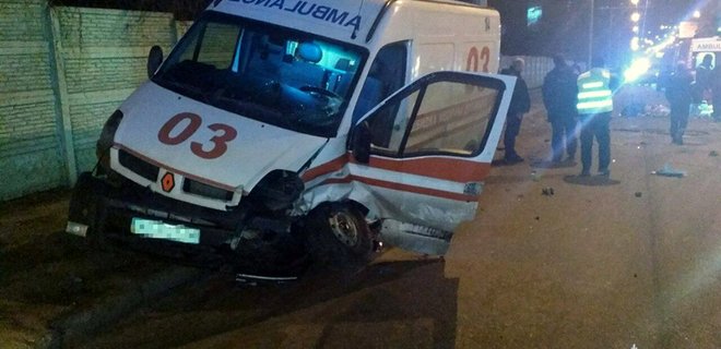 В Харькове машина скорой помощи попала в ДТП: двое погибших - Фото