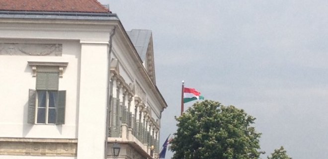 Скандал с паспортами: Венгрия не отзовет консула из Закарпатья - Фото