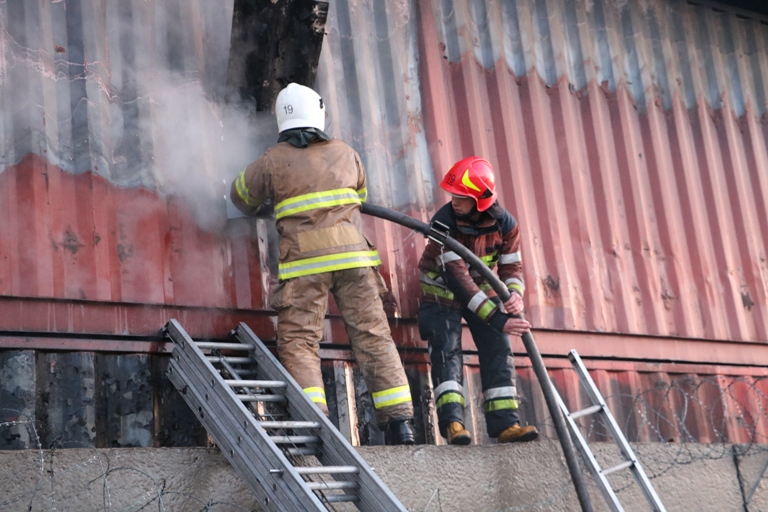 Пожар на улице Вискозной в Киеве: горели склады - фото, видео