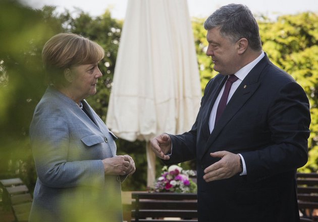 Порошенко ведет переговоры с Меркель: фото