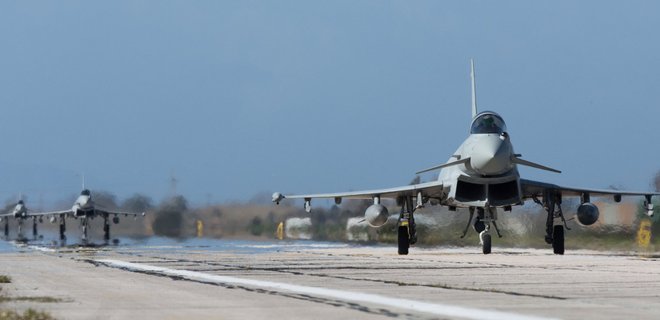 Британские ВВС и флот на Кипре готовятся ударить по Сирии - СМИ - Фото