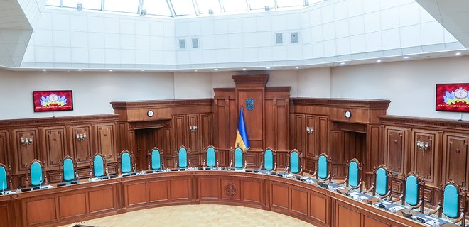 Конституционный суд отложил рассмотрение закона о люстрации - СМИ - Фото