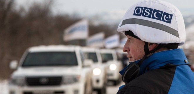 В Донбассе местные жители заблокировали проезд патрулям ОБСЕ - Фото